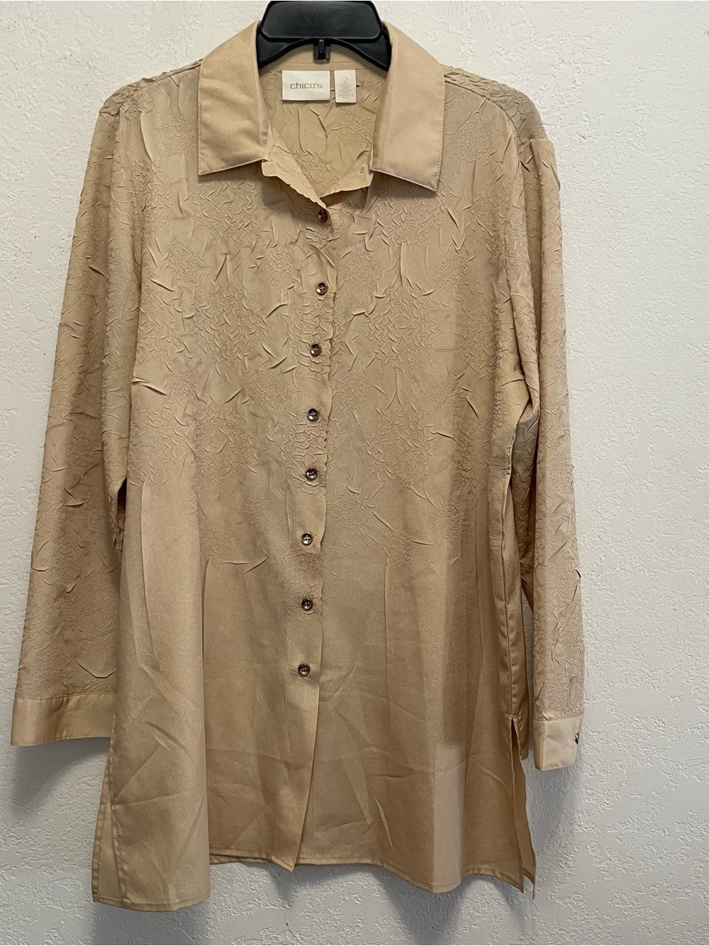 Chico’s 2 US L beige button-up shirt textured wrinkled jacquard pattern